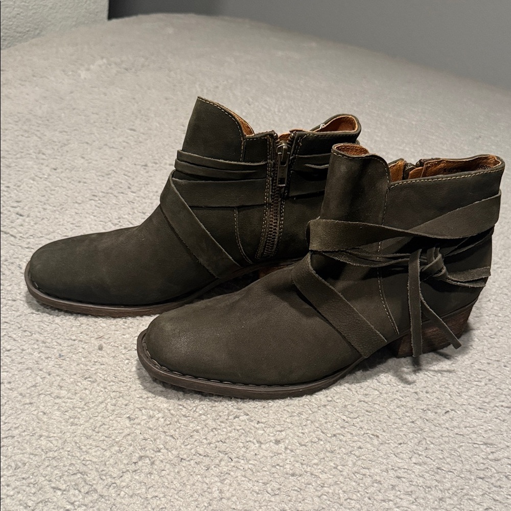 Born Dark Green Ankle Booties size 9.